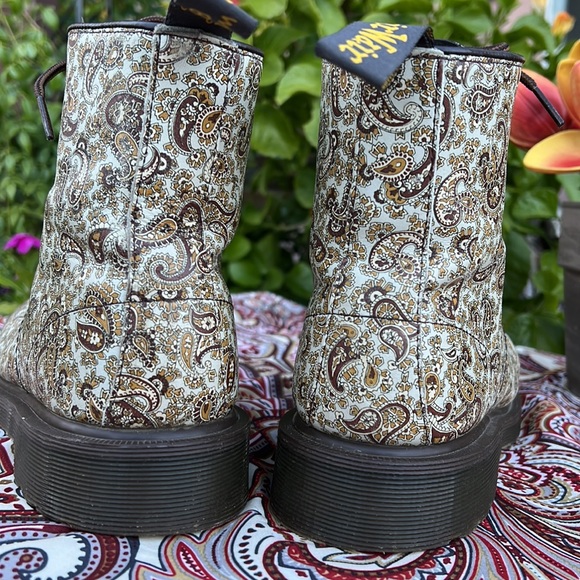 Super Cool Dr. Martens Paisley Floral Jeffrey Boots - Picture 11 of 17